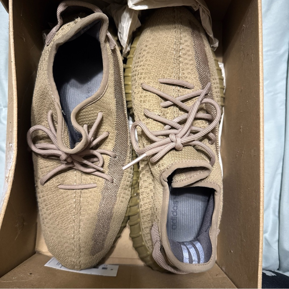 Adidas Yeezy Boost 350 V2 Beige Sneakers